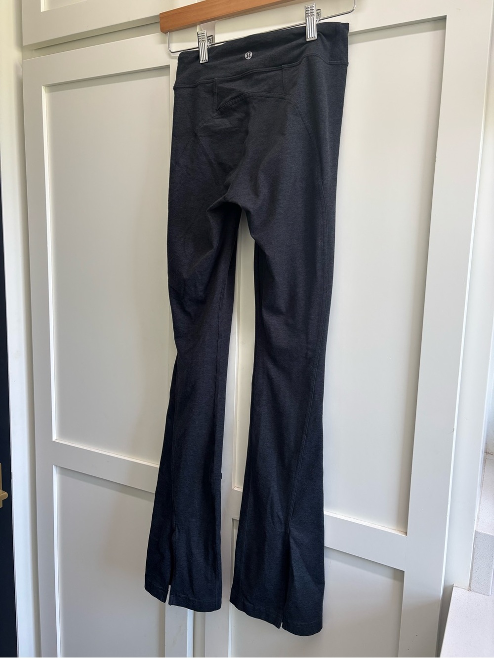 Lululemon softstreme Suedey Split-Hem High-Rise Mini-Flare Pant size 6 black - Picture 6 of 9